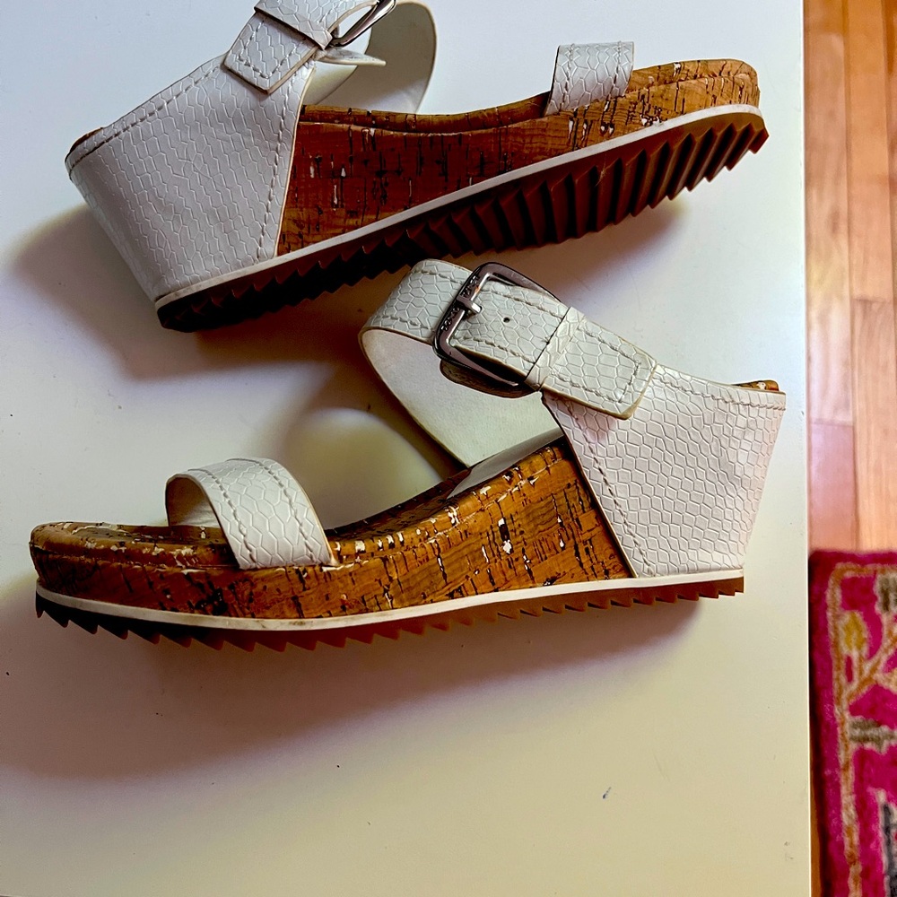 Donald Plinar white sandals size 10